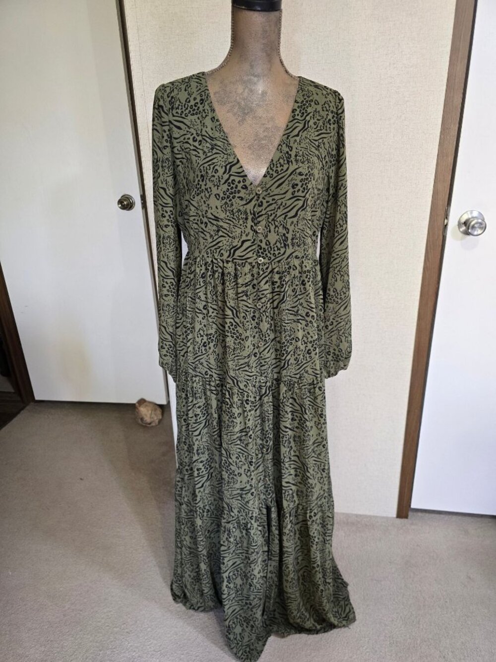 Sugarlips Large Maxi Dress Green Animal Print V-Neck Long Sleeve Flowy
